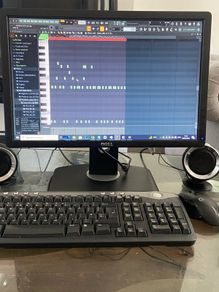 Pc fully installed Windows 10 Pro keyboard mouse and monitor