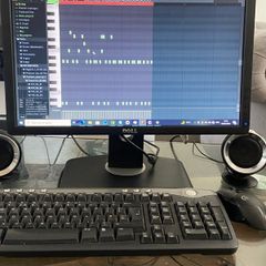 Pc fully installed Windows 10 Pro keyboard mouse and monitor
