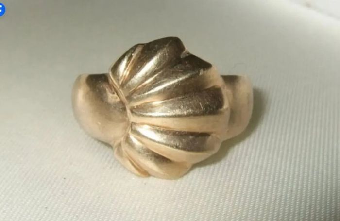 Vintage Hallmarked 9ct Gold 'Oyster' Ring