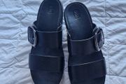 Fitflop size 7 black leather sandals with buckle