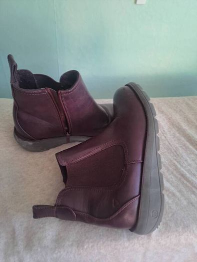 Heavenly Feet purple leather ankle boots