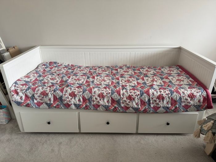 Pull out sofa bed