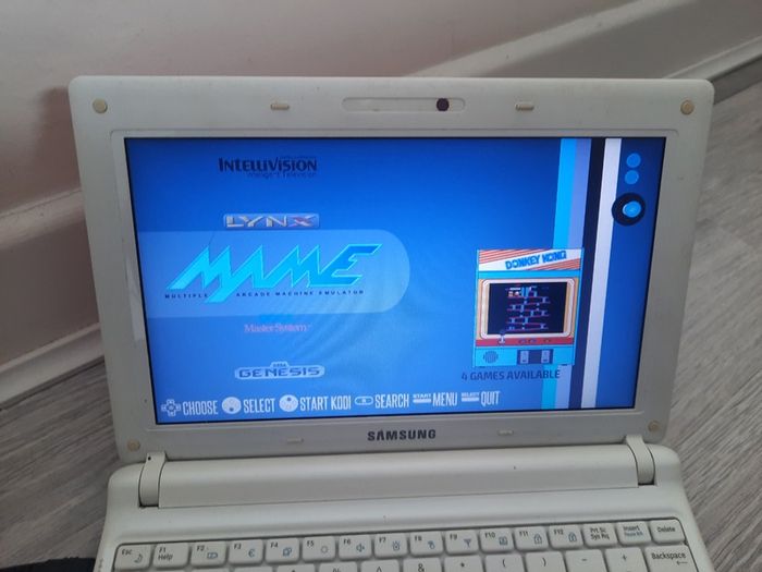 Samsung netbook with Retro gaming Operating system