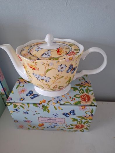 Aynsley Windsor Cottage Tea Set