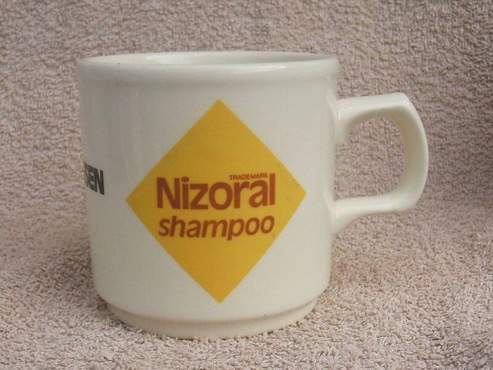 NIZORAL SHAMPOO (Janssen) - a scarce promotional mug made by Carrigdhoun Co-Op pottery of Carrigaline, County Cork (late 1980s)