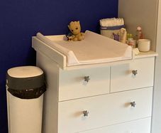 Dresser/changer plus Tommy Tippee nappy bin (XL, 15L)