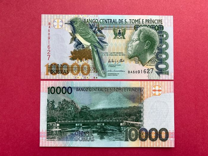 St Thomas & Prince. 10000 Dobras  2013  Pick  66d. ( Uncirculated )