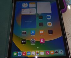 Apple Ipad For Sale. Not Used Only On Stage Gen 9.only Used On Stage With  And And All Was Uses Was 1 App.bands Retired Hence For Sale.