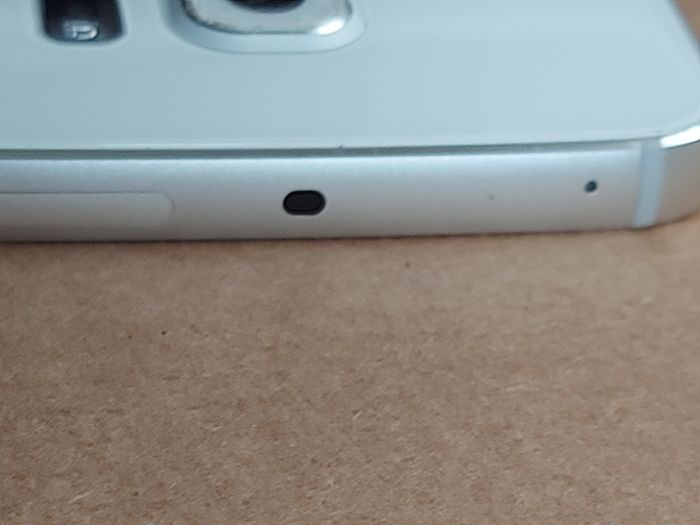 Samsung Galaxy S6 Edge, Model SN-G925F, 64GB, in excellent cosmetic condition
