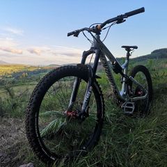 Commencal Meta AM V4.2 RACE