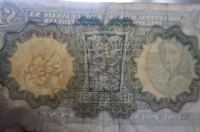 The Central Bank of Ireland. Lady Lavery (20 each)