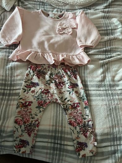 Girls next two piece suit 9/12 mths