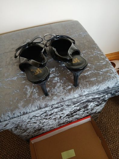 Women's patent leather shoes size 6