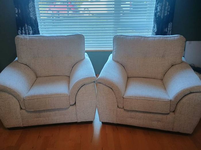 3-seater sofa and 2 matching armchairs, cream fabric