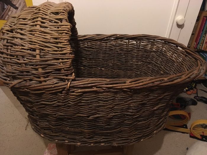 Wicker cot basket