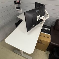 L Shape electric desk + 2 screens and swing arm
