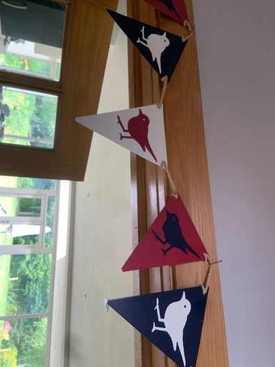 Metal bird bunting
