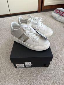 Tommy Hilfiger shoes (33/UK1)