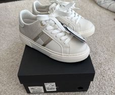 Tommy Hilfiger shoes (33/UK1)