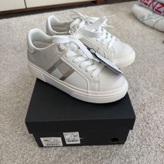 Tommy Hilfiger shoes (33/UK1)