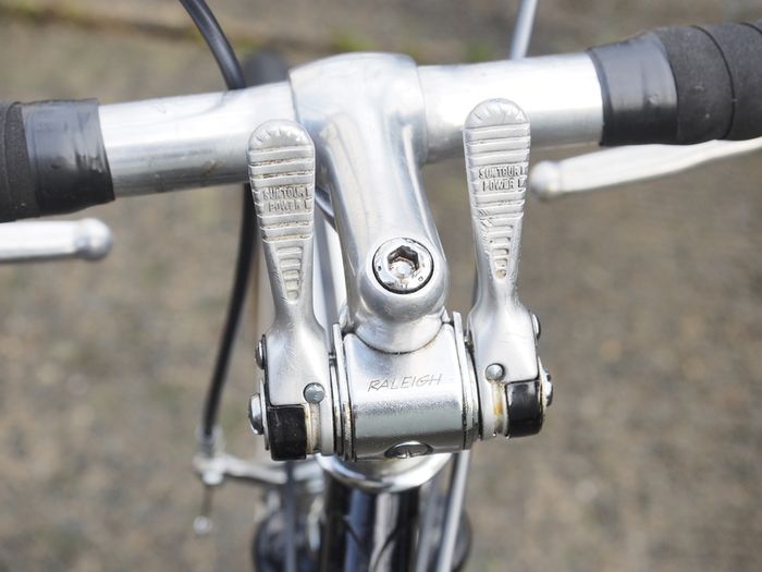 PRICE REDUCTION-Vintage 1980s Raleigh Weekender 15 speeds Ladies Racinng
