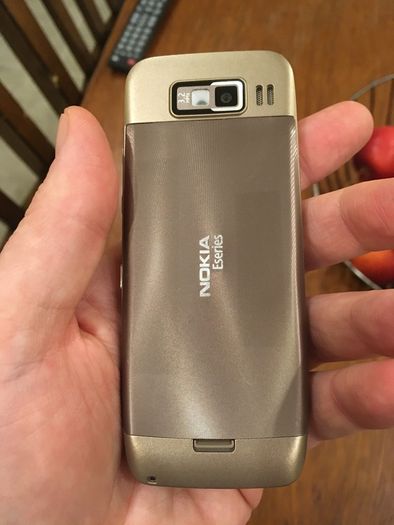 Nokia e52 (sim free unlocked)