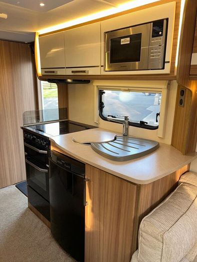 Lunar ultima caravan