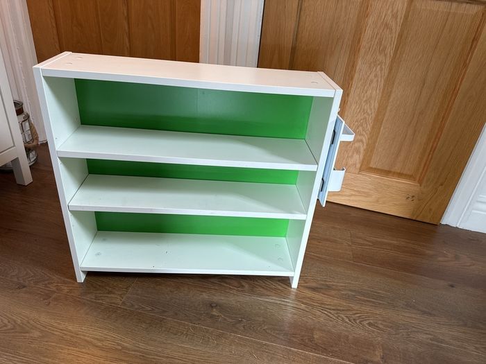wall mounted shelf