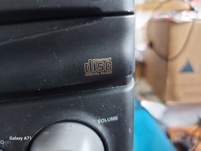 Philips Music HiFi System, Model FW355C, 3 CD, Dual Tape and Radio, in very good condition