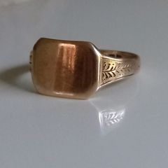 9ct gold signet ring size U