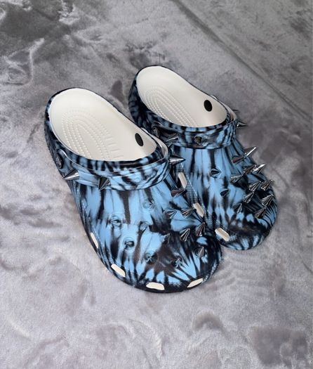 Crocs Rebel Rebel clogs Size Uk 6 Blue & black tie-dye with signature silver spike detailing
