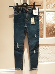 Girls skinny jeans .