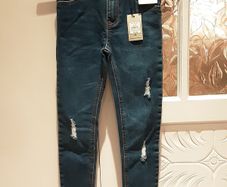 Girls skinny jeans .