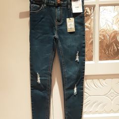 Girls skinny jeans .