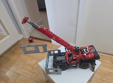 LEGO Technic 42082 Rough Terrain Crane  Large Dis