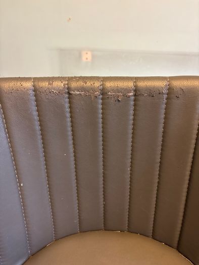 Free - 4 kitchen island stools