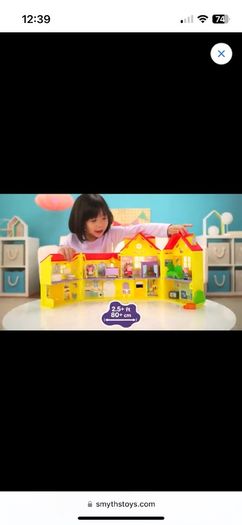 Peppa Pig's Big Family House Playset with Baby Evie like new