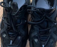 Black sneaker uk 4