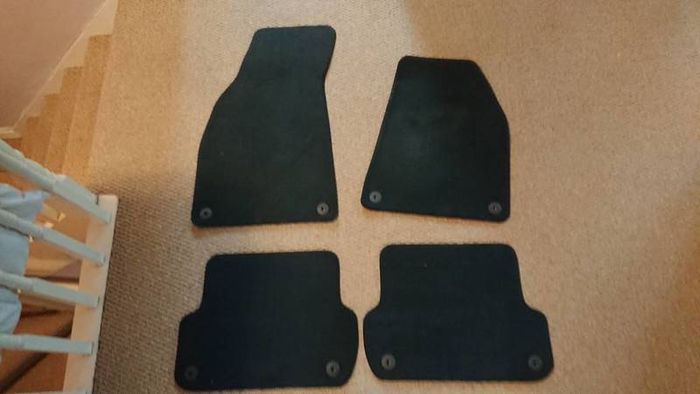 Genuine Audi a4 b6 b7 saloon estate floor mats carpet. Three spoke s-line multy function steering wheel airbag glove box etc.. Parts breaking