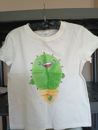 Free kids tee shirt Size "140"