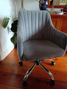Office chair in excellent condition