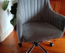 Office chair in excellent condition
