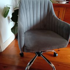 Office chair in excellent condition