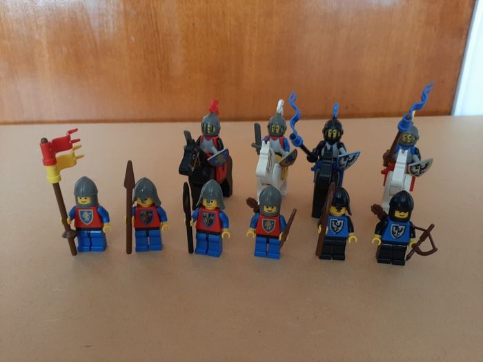 LEGO Castle 10 Vintage Knight Minifigures from 1980s. Largely in good condition.