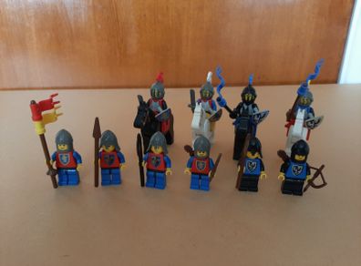 LEGO Castle 10 Vintage Knight Minifigures from 1980s. Largely in good condition.