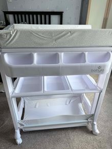 2 in 1 baby changing and bath never used!