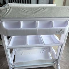 2 in 1 baby changing and bath never used!