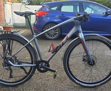 High-End Hybrid/Commuter Bi
