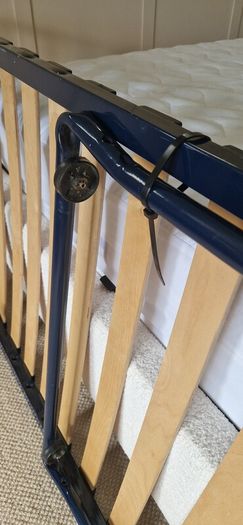 Flat fold-down rollaway bed