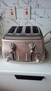 Delonghi kettle and toaster set